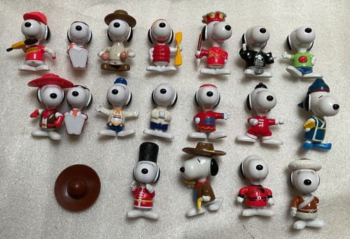 Mcdonald happy meal snoopy - mcdonald's,