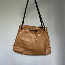Gigi Leather Shoulder Bag Tan