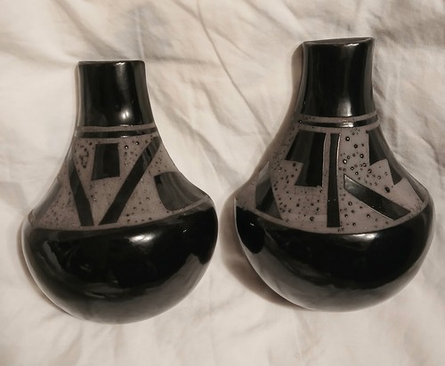 Pair mary saxon navajo pottery - pair,