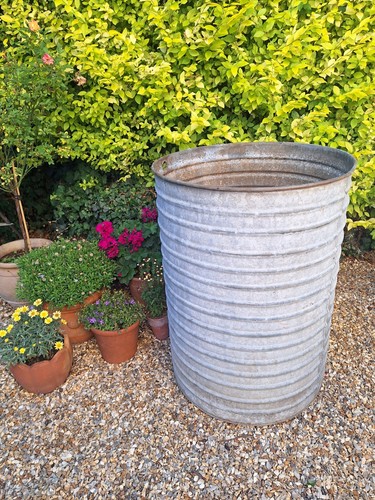 Used vintage garden round - used,