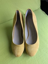 Ladies mustard heeled court