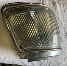 GENUINE 91 TOYOTA HILUX SURF RIGHT SIDE TURN INDICATOR LIGHT
