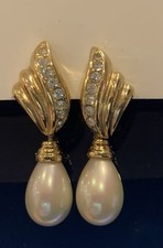 Vintage Dior clip-on earrings