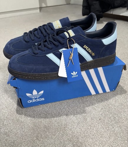 Dark blue light - dark, stripes