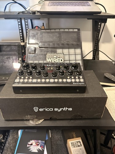 Erica synths bassline - db-01,