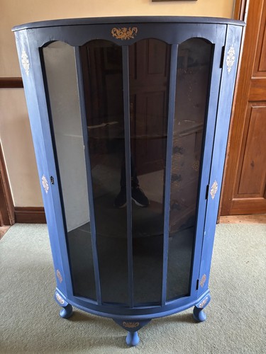 Wooden corner display cabinet - corner,