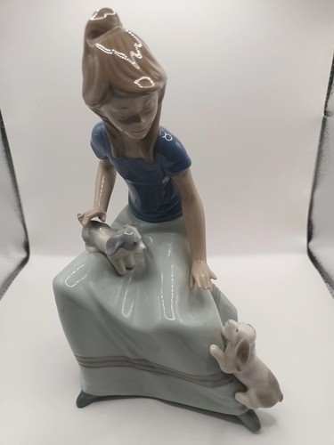 Nao lladro porcelain - by,