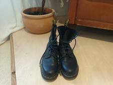 Dr Martens Rare Navy Pascal