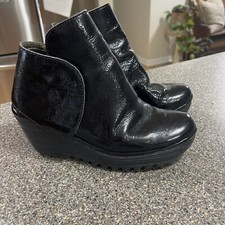 FLY LONDON Womens Black Patent