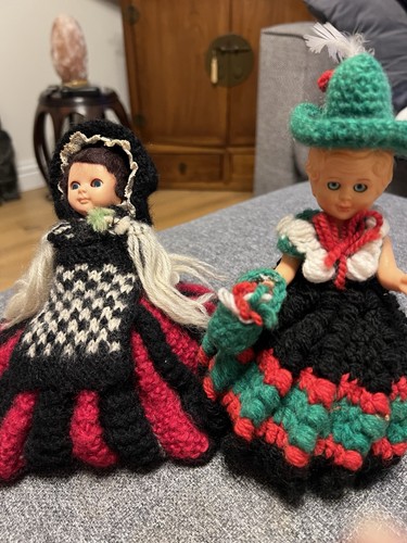 Vintage knitted welsh dolls - 2x,