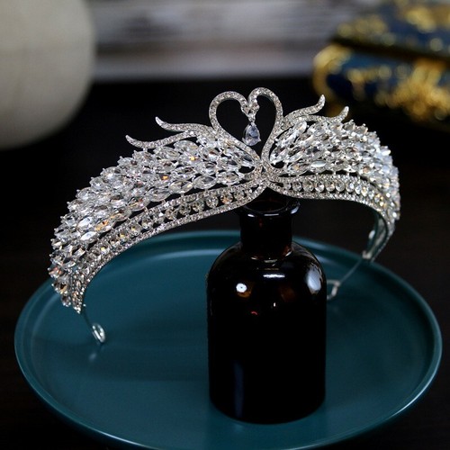 5cm tall swan drip - drip, crystal