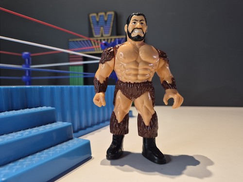 Hasbro giant gonzalez - hasbro,