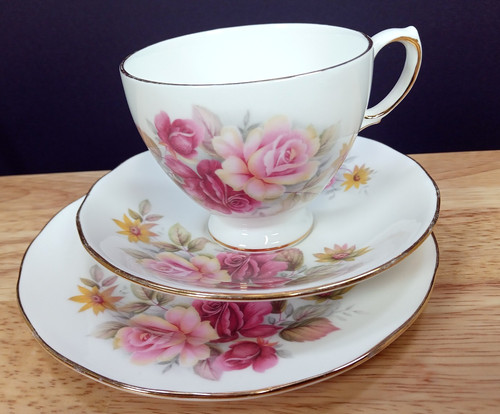 Queen anne pink roses trio - queen,