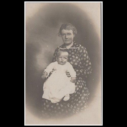 Wwi era mother and baby - era, real