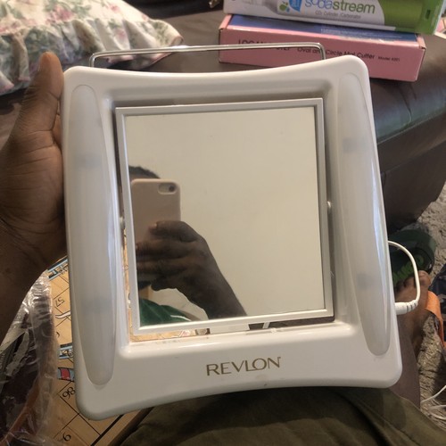 Revlon illuminating mirror - revlon,