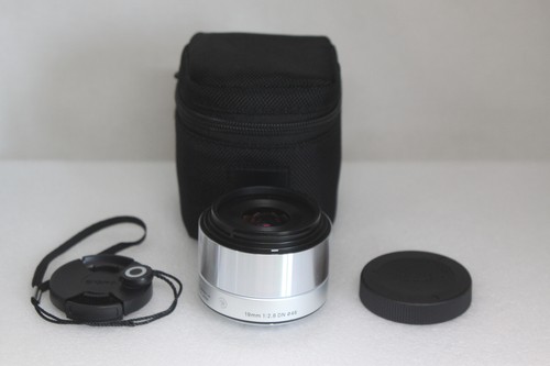 Sigma 19mm 2 8 dn - is,