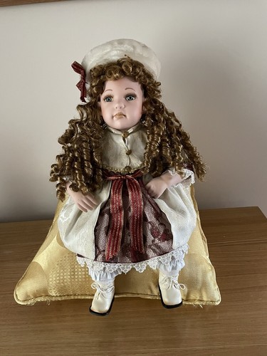 Genuine big sitting - big, porcelain