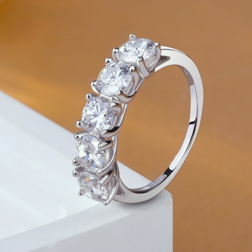 5mm round cut - round, moissanite