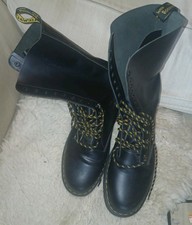 DR MARTENS BOOTS . size 15.  BARELY USED 14 HOLE.