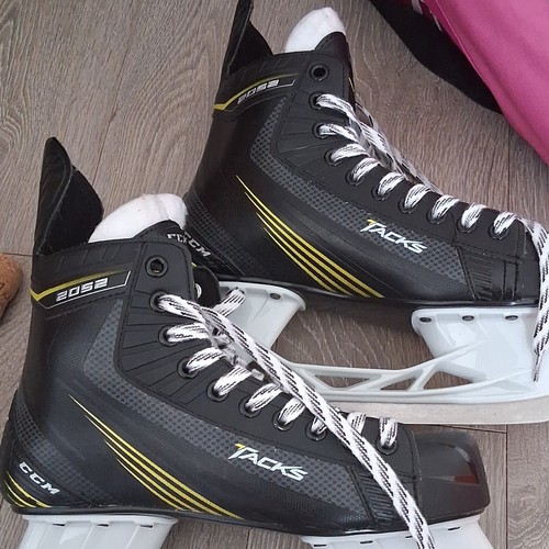 Ccm tacks 2052 - 2052, senior