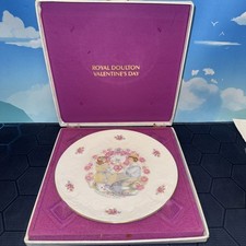 Vintage 1977 Royal Doulton 'Valentine's Day' Collectors Plate Original Gift Box