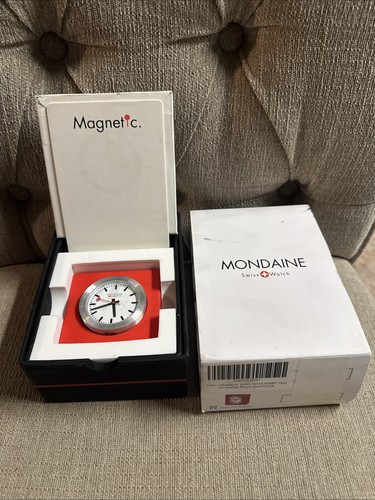 Mondaine red case analog - case,