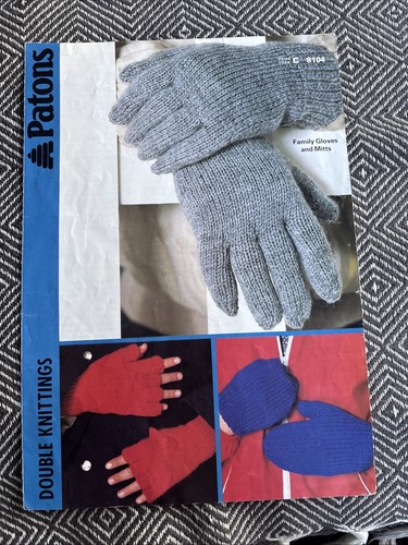 Patons double knit 8104 - 8104, gloves