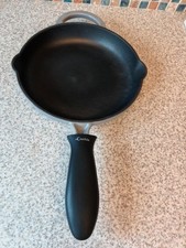 KIRKTON HOUSE CAST IRON FRYING PAN GREY 2 POURING LIPS CRUCIBLE HANDLE COVER