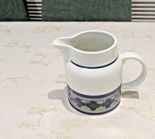 Milk jug royal doulton - milk,