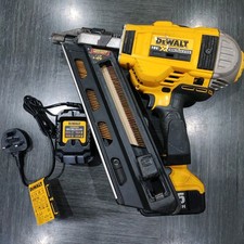 DeWalt Dcn 692 Nail Gun With 5ah Battery And New Charger
