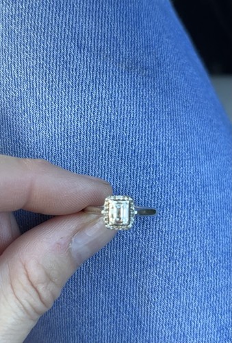 9ct white gold - white, diamond