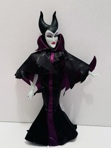 Disney store classic doll - store,