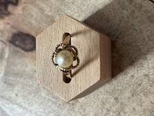 Ladies 9ct Gold Cultured Pearl Ring 2.4g total weight Size O