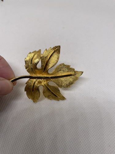 Gold tone maple leaf brooch - tone,