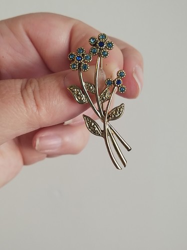 Vintage movietex brooch gold - vintage,