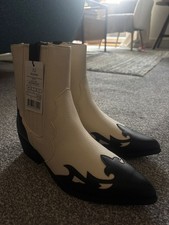 Ladies cowboy boots size 40