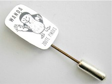 V316) Vintage Wanda Zoute Pinda’s peanuts tie lapel pin badge