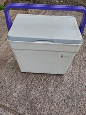 COOLBOX  flair 4000 cool box Size: W 21 H17 D13 inches 54cm 43cm 30.5 Approx. 