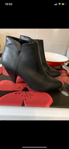 Size boots fabulous - 4,