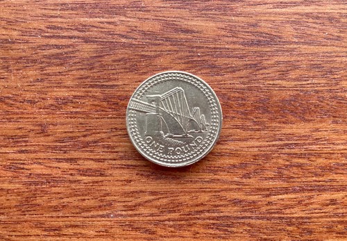 Coin hunt 2004 queen - coin,
