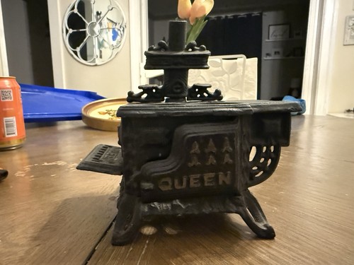 Vintage queen miniature cast - queen,