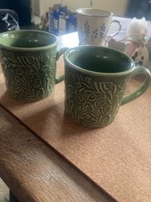 Pair Gisela Graham green mugs