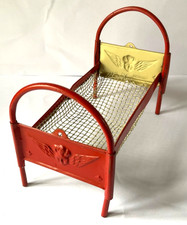 VINTAGE  METAL GERMAN DOLL HOUSE BED,  11 CMS LONG X 8 CMS TALL, 6 CMS WIDE