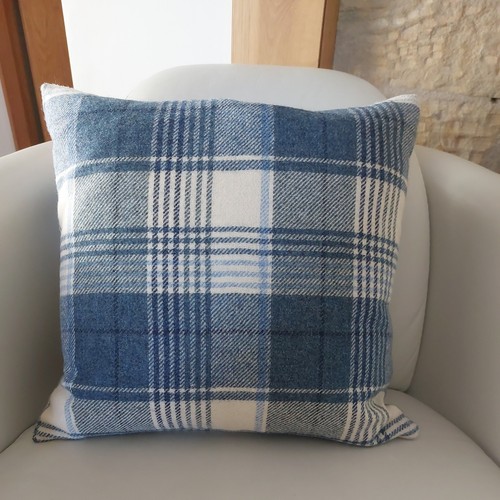 Laura ashley 100 wool - 100%,