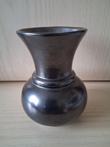 Prinknash pottery vintage bud - pottery,