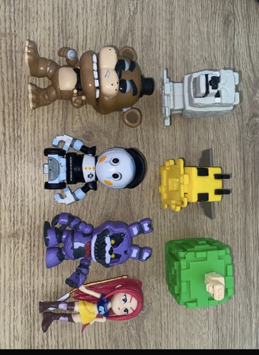 Bundle toy figures - of,