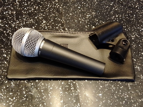 Shure sm58 singing vocal band - singing,