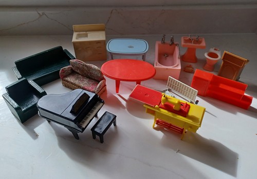 Vintage dolls house - dolls,