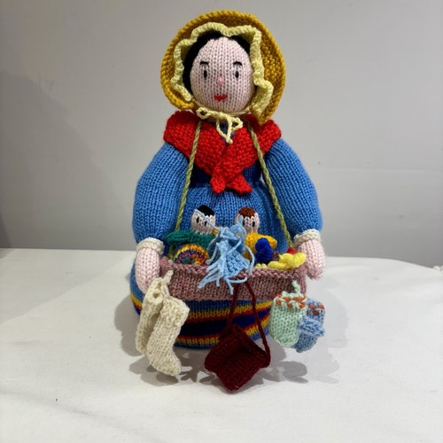Hand knitted vintage doll - hand,