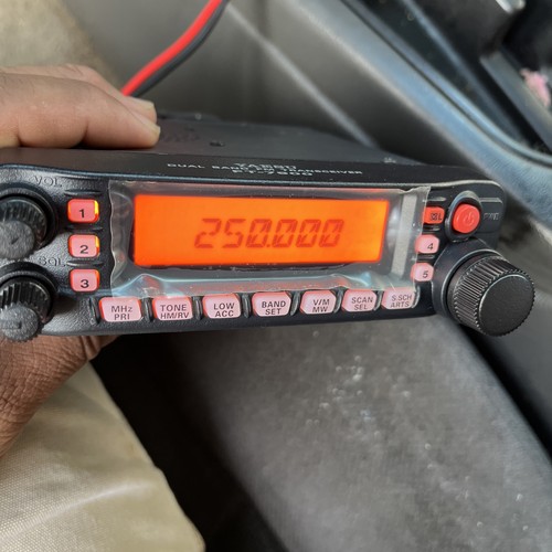 Yaesu dual band - band, fm
